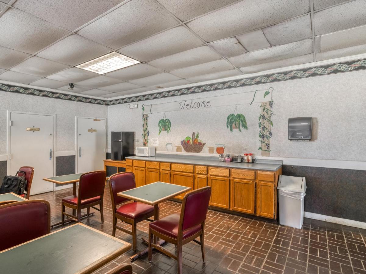 Oyo Hotel Battleboro Extérieur photo
